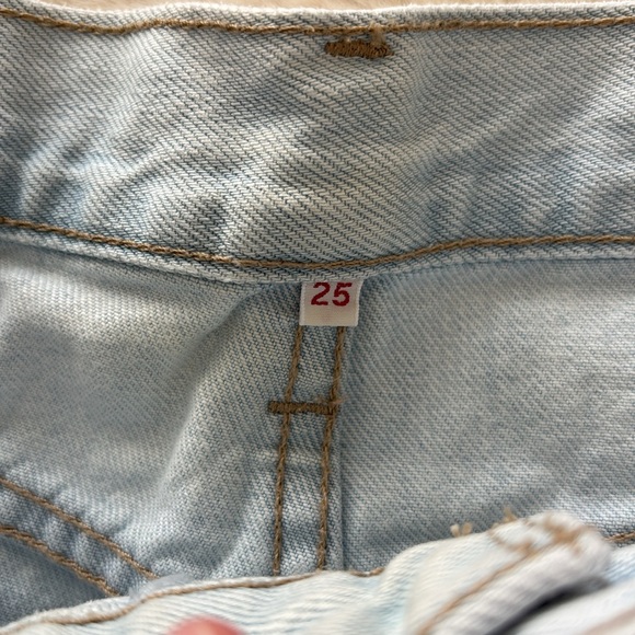 Levi’s Light Wash Shorts - Picture 3 of 4
